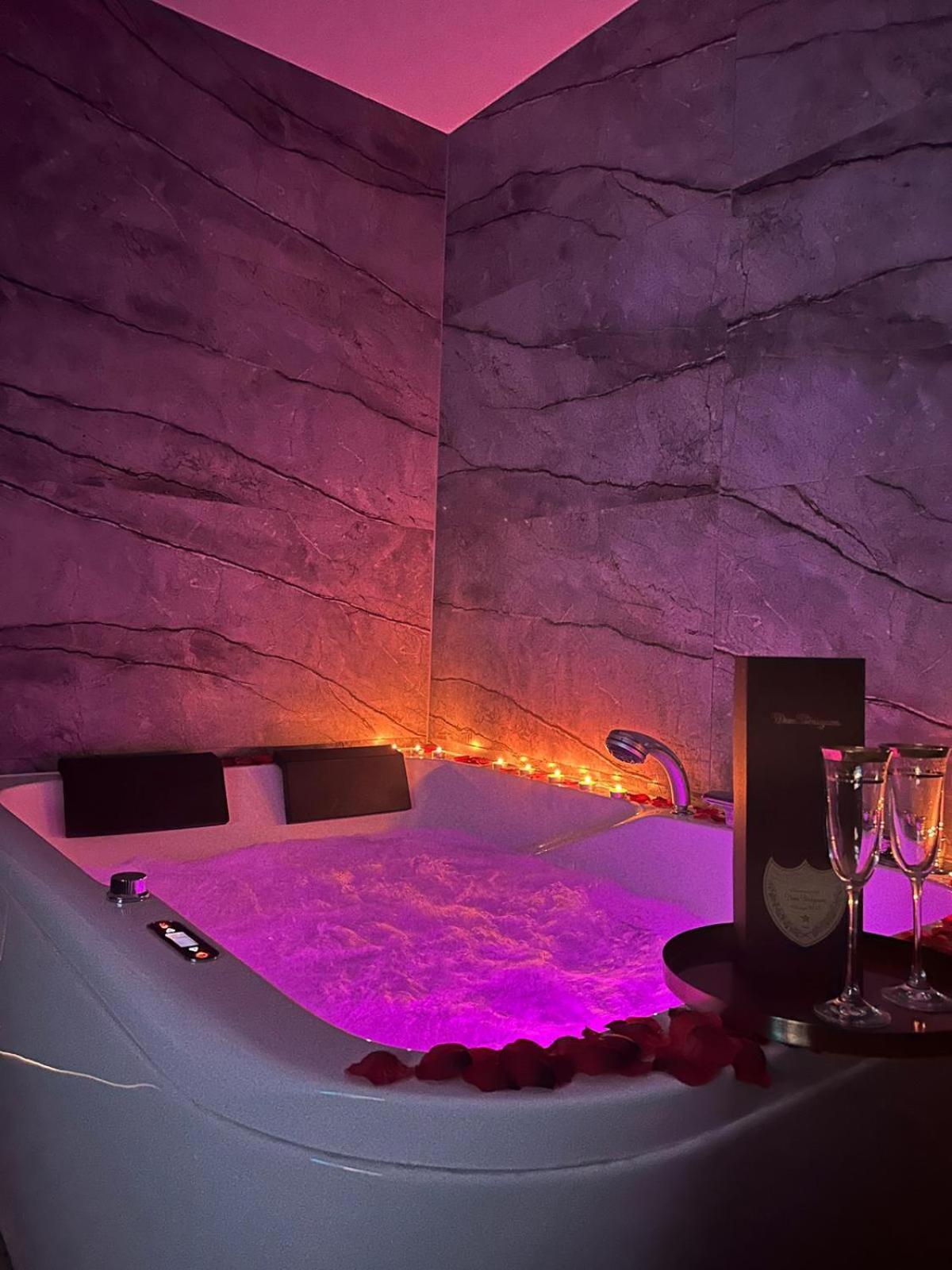 Apartament Z Jacuzzi Klimatyzacja Prywatny Parking Radom Exterior foto