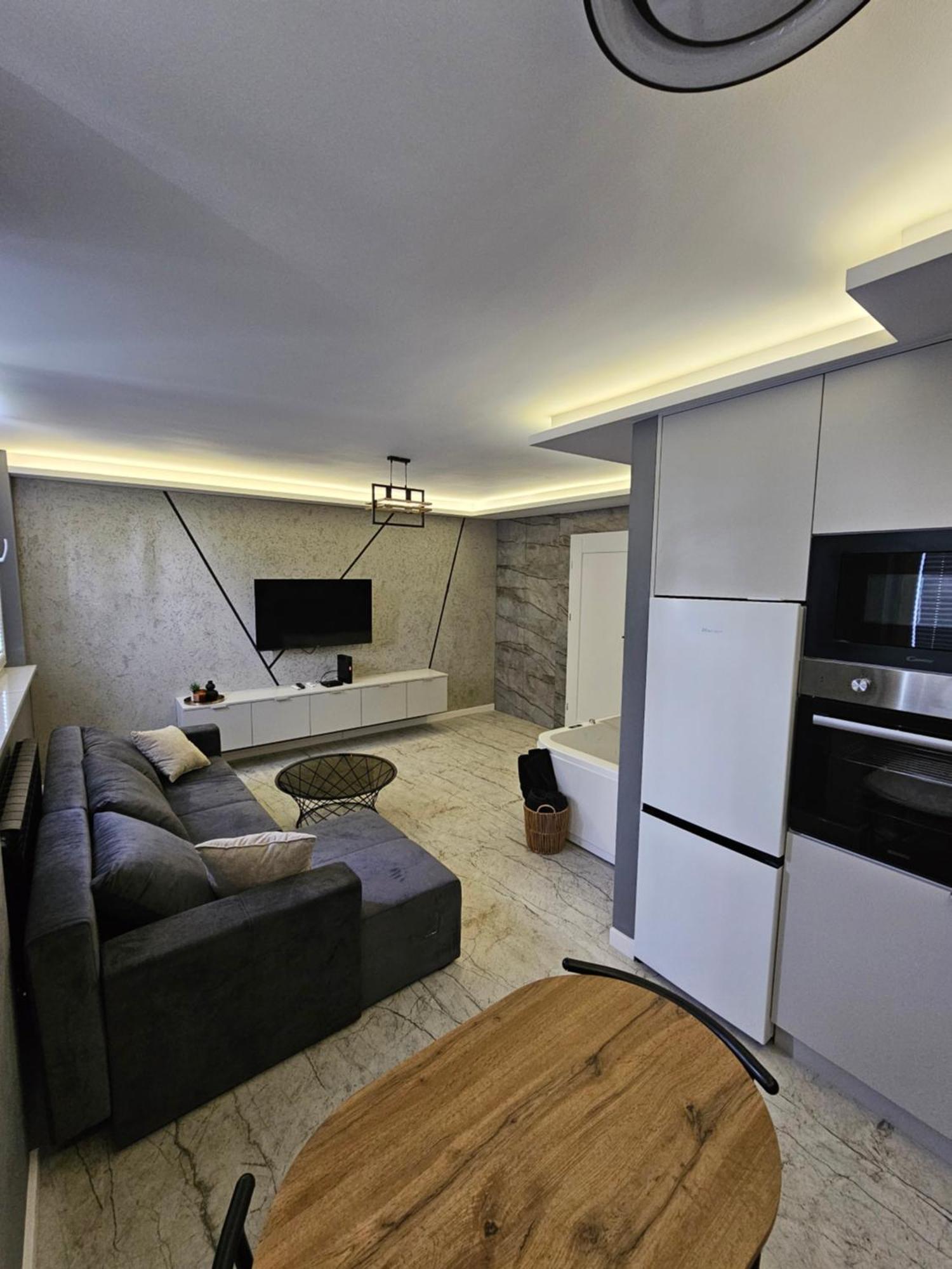 Apartament Z Jacuzzi Klimatyzacja Prywatny Parking Radom Exterior foto